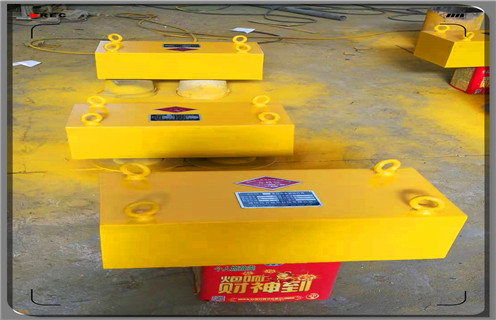 永磁除鐵器，陜西自動(dòng)永磁除鐵器參數(shù)_內(nèi)部磁塊安裝方法_陜西自動(dòng)永磁除鐵器型號(hào)價(jià)格