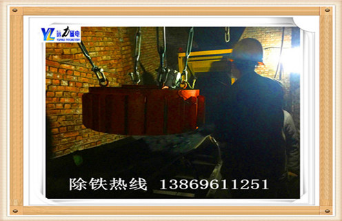一.電磁除鐵器國家標準來區(qū)分 電磁除鐵器系列電磁除鐵器是機身和卸荷兩部分的機身,磁選機磁體設計合理,磁場強度高,磁導率深,適用于較厚層的場合鐵.它能有效防止灰塵和有害氣體腐蝕線圈,對環(huán)境和氣候具有很強的適應性,在制造過程中采用特殊的密封工藝和真空干燥,使用壽命長. 二.電磁除鐵器功率 1.選用三相交流感應電動機的結(jié)構(gòu)型式和結(jié)構(gòu)簡單,成本低,維修方便,可直接連接到三相交流電網(wǎng),這種電磁除鐵器最先廣泛應用于工業(yè),優(yōu)先. Y系列電機是一種通用型風冷三相異步電動機,效率高,性能好,噪聲低,振動小.適用于不易燃,非爆炸,無特殊要求.以上因素,在滿足磁場要求的前提下,選擇Y系列電機. 2.確定功率1.工作機器所需功率Pw(kW)Pw = Fw×Vw /(1000ηw)Pw已指定為2kW,Vw也被指定為0.01m / s, ,知道ηw= 0.96,所以找到Fw = 192000N. H = 0.96 * 0.99 * 0.99 * 0.99 = 0.93η1是鏈條傳動效率,η2η3是兩個滾動軸承的傳動效率,η4是聯(lián)軸器的傳動效率. 3.所需的電機功率Pd(kW)根據(jù)下式,工作機所需的電機功率和變速箱裝置的總效率Pd = Pw /η= 2 / 0.93 = 2.15 kW 4.電機額定功率Pm按Pm ≥Pd = 2.15 kW選擇電機型號. 5.速度確定同步速度低,電機極數(shù)低,體積小,重量輕,價格高,但可使驅(qū)動傳動比和結(jié)構(gòu)尺寸減小,從而降低變速器制造成本.最常用的,市場上同步速度最大的是1500 r / min和1000 r / min的電機,設計優(yōu)先.因此,從表17-7中選擇Y112M-6電機,同步轉(zhuǎn)速1000 r / min,6極,額定功率2.2 kW,滿負載轉(zhuǎn)速940(r / min),額定轉(zhuǎn)矩2.0,質(zhì)量45kg.
