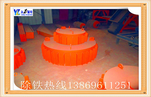 一.遼寧除鐵器磁路設(shè)計(jì) 采用計(jì)算機(jī)模擬設(shè)計(jì),透磁深度大.磁力強(qiáng).內(nèi)部采用電工專用樹脂澆注,自冷式全密封結(jié)構(gòu).防塵.防雨.耐腐蝕.自動(dòng)卸鐵.維護(hù)簡(jiǎn)便.滾筒腰鼓形結(jié)構(gòu),具備皮帶自動(dòng)糾偏功能,特制全密封軸承座,可實(shí)現(xiàn)長(zhǎng)期無故障運(yùn)行.產(chǎn)品配套性好,整流設(shè)備功能齊全,具有手動(dòng)和集控功能,能滿足多種場(chǎng)合的使用要求.可有效吸除混雜在非磁性物料中0.1-35公斤的鐵磁性物質(zhì). 二.遼寧除鐵器廠家的口碑 遼寧除鐵器在業(yè)內(nèi)的好口碑是十幾年一點(diǎn)一滴積累出來的,優(yōu)質(zhì)的除鐵器凝結(jié)了遼寧技術(shù)人員的心血和先進(jìn)的技術(shù)精髓,它帶給用戶帶來優(yōu)越的除鐵提純體驗(yàn),讓人用后不忘,是選礦設(shè)備里的老前輩,遼寧在眾多除鐵器廠家中脫穎而出是行業(yè)里的霸王