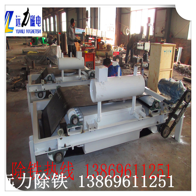 強(qiáng)迫油冷循環(huán)電磁除鐵器工作原理  　　?油冷電磁除鐵器使用時(shí),入口管和出口管分別與循環(huán)泵和散熱器連接.變壓器油通過入口管,上油通道和進(jìn)油口進(jìn)入油路的盤管,并在油底部向上運(yùn)動(dòng),消除線圈內(nèi)產(chǎn)生的熱量,然后通過軛板返回油返回通道進(jìn)入散熱器加熱,循環(huán)實(shí)現(xiàn)冷卻盤管的目的.  　　?油冷電磁除鐵器由于采用內(nèi)循環(huán)結(jié)構(gòu),簡(jiǎn)化了外循環(huán)管道,減少了焊點(diǎn)泄漏的發(fā)生,保證了鐵的正常工作,提高了除鐵效率.同時(shí),內(nèi)循環(huán)結(jié)構(gòu)使油循環(huán)更均勻合理,有效降低了隔膜的溫度,保證了溫度升至40℃以下,提高了隔膜的性能,使其性能更高比行業(yè)標(biāo)準(zhǔn).  　　?另外,核心配備三維注油通道,當(dāng)油芯可以消散時(shí),使鐵的整體冷卻效果更好.結(jié)構(gòu)簡(jiǎn)單,設(shè)計(jì)合理,維護(hù)方便,在空白板中加入這樣的隔膜,在油冷的鐵路領(lǐng)先水平上,值得廣泛的普及應(yīng)用.