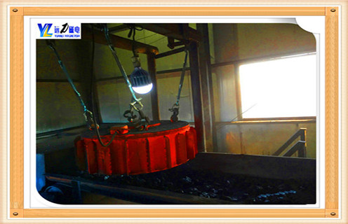 電磁除鐵器pdc-14技術(shù)參數(shù)  　　適應(yīng)帶寬:1400mm  　　額定吊高:400mm  　　磁場強(qiáng)度:70MT  　　物料厚度:350mm  　　勱磁功率:9KW  　　適應(yīng)帶速 :4.5米/ 秒  　　重量:2.85T  　　外形尺寸:405*485*1650