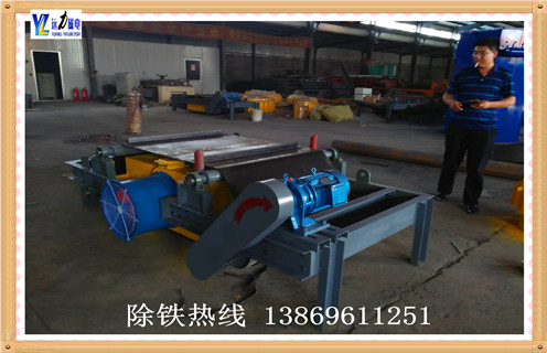 2.除鐵器除鐵效果的影響因素  　　2.1,決定去除鐵器在實際生產(chǎn)過程中除鐵效果有兩個主要因素,一個是除鐵器本身的磁場強度,二是使用正確的安裝方法.  　　2.2,懸掛式永磁除鐵器除鐵效果及懸掛高度與材料厚度和薄度密切相關(guān).脫鐵率越低,除鐵效果越好,效果越差,鐵去除率越高.隔膜的磁場強度越高,除鐵效果越好.如傾斜安裝必須找到一個很好的角度,正確掛鐵,不影響正常工作條件下的吊帶越低越好越好.  　　2.3,用戶應(yīng)根據(jù)場景的特點正確選擇分隔符模型.正確的安裝和懸掛將對隔板的影響產(chǎn)生很大的影響.在實際應(yīng)用過程中應(yīng)妥善使用和維護,以達到最佳除鐵效果.用戶在使用永磁自卸鐵按照產(chǎn)品說明書安裝正確使用.  　　 