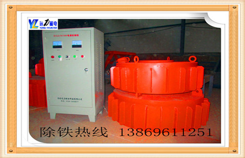        盤式電磁除鐵器的工作原理,濰坊遠(yuǎn)力磁電是一家集科研開發(fā),工程設(shè)計,生產(chǎn)安裝,調(diào)試服務(wù)于一體的專業(yè)設(shè)備制造公司. 　　1.盤式電磁除鐵器的主要結(jié)構(gòu)  　　該機(jī)主要由電磁線圈,磁芯,磁極填料,接線盒等組成.  　　2.盤式電磁除鐵器的工作原理  　　當(dāng)在強(qiáng)磁場的磁場下通過直流勵磁線圈的材料將在鐵磁材料中混合時,繼續(xù)吸起來,從而達(dá)到鐵的目的.  　　RCDB系列干式電磁除鐵器(也稱為PDC系列盤,RCDY系列)是一種用于去除除鐵裝置中的非磁性材料的粉末或塊的類型.其內(nèi)部使用電鑄樹脂,自冷卻完全密封結(jié)構(gòu).具有較大的滲透深度,強(qiáng)吸力,防塵,防雨,腐蝕等特點,在極惡劣的環(huán)境下仍能可靠運行.