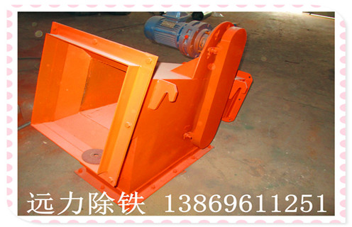  永磁流槽式除鐵器是就要應(yīng)用于水泥廠的除鐵器，遠(yuǎn)力磁電生產(chǎn)的水泥廠用的此種除鐵器相比較我們其他類型的除鐵器都有哪些優(yōu)勢，特點(diǎn)，及工作原理呢重點(diǎn)來介紹一下：