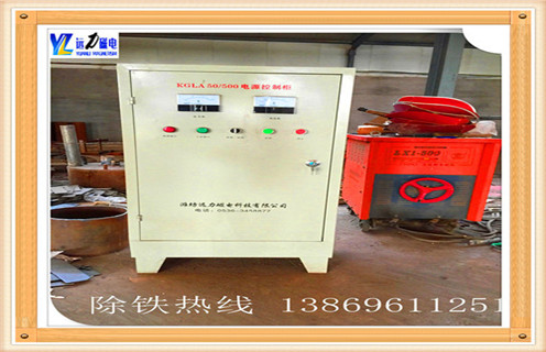 一.電磁帶式除鐵器設(shè)計(jì)  　　1.電磁帶式除鐵器物料是微拋運(yùn)動(dòng),料槽磨損小.  　　2.電磁帶式除鐵器可采用合適板材制成的料槽,可適用輸送高溫磨損嚴(yán)重及有腐蝕性的物料等.  　　3.電磁帶式除鐵器電氣控制采用半波整流電路,可無(wú)級(jí)調(diào)節(jié)給料量,可用于自動(dòng)控制的生產(chǎn)流程中,實(shí)現(xiàn)生產(chǎn)過(guò)程自動(dòng)化.  　　4.無(wú)轉(zhuǎn)動(dòng)零部件,不需潤(rùn)滑,結(jié)構(gòu)簡(jiǎn)單,維修方便.