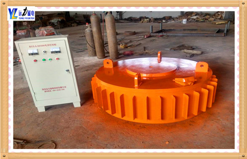 濰坊懸掛式盤式電磁除鐵器是遠力公司的旗艦產(chǎn)品,一直以優(yōu)良的品質(zhì)價格受到客戶的好評. 在同類電磁除鐵器在產(chǎn)品銷售中處理領(lǐng)先地位. 　　1.濰坊懸掛式盤式電磁除鐵器的五大技術(shù)特點  　　1.1.磁路設(shè)計采用計算機模擬,磁導率深度,磁力.  　　1.2.內(nèi)部使用電鑄樹脂,自冷密封結(jié)構(gòu),防塵,防雨,耐腐蝕.  　　1.3.自動卸鐵,便于維修,鼓形鼓結(jié)構(gòu),具有自動皮帶校正功能,特制密封外殼,能夠在惡劣環(huán)境下實現(xiàn)長期無故障運行.  　　1.4.產(chǎn)品配套良好,功能齊全的整流設(shè)備,具有手動和集中控制功能,從而能夠滿足各種場合的要求.  　　1.5.可有效吸收在非磁性材料中混合0.1-35公斤的鐵磁材料.